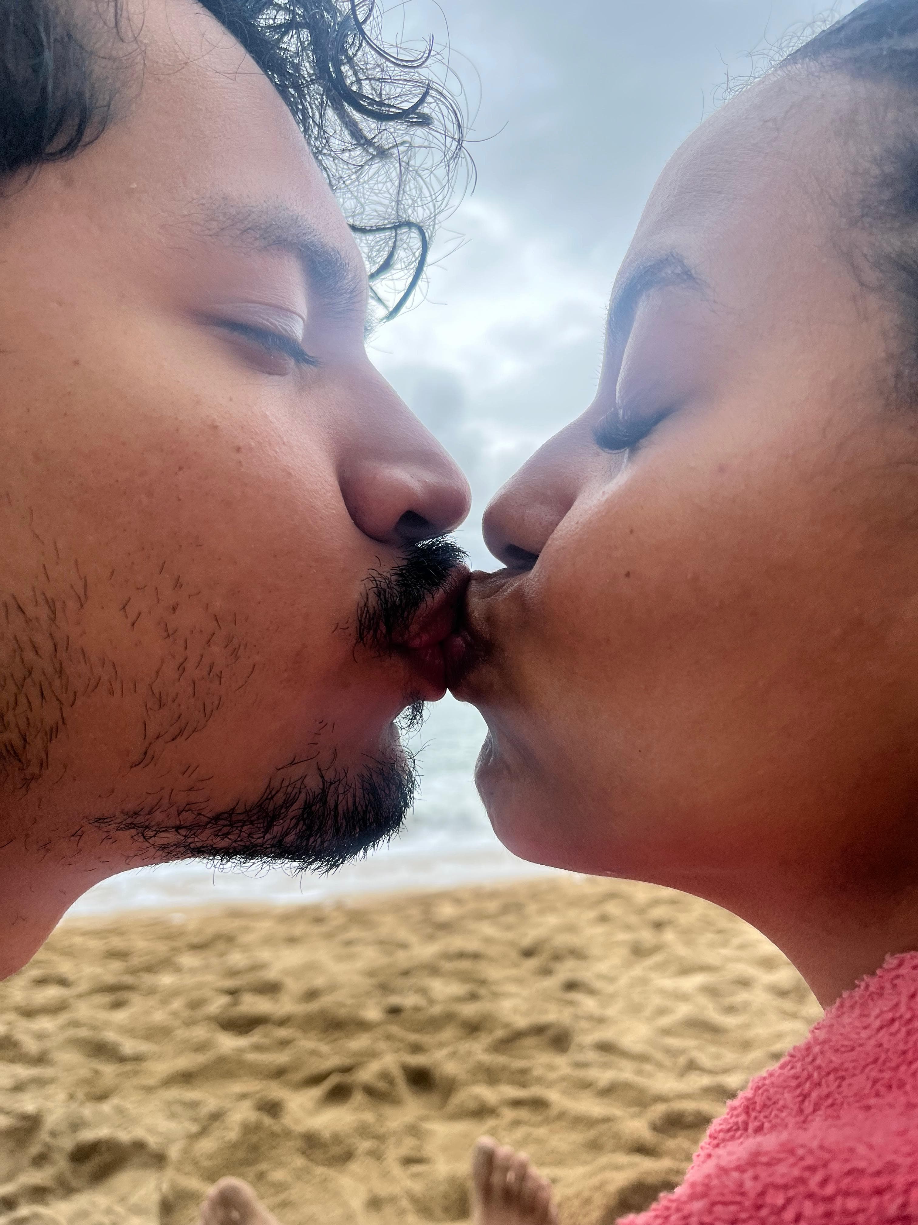O primeiro beijo de Cauê e Leyla