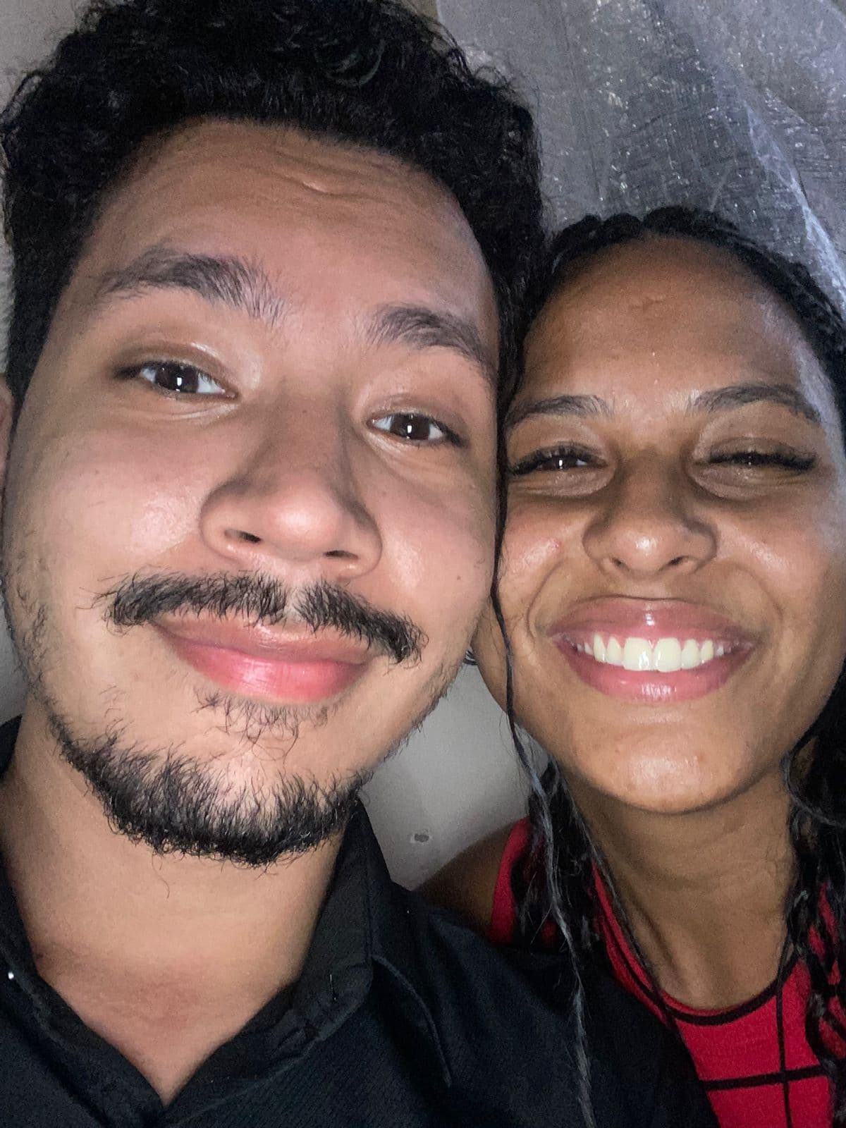 Os rolês de Cauê e Leyla com os amigos